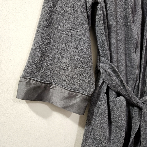 Barefoot Dreams - Cozychic Ultra Lite Luxury Spa Robe in Faded Black - Size M - Picture 6 of 9